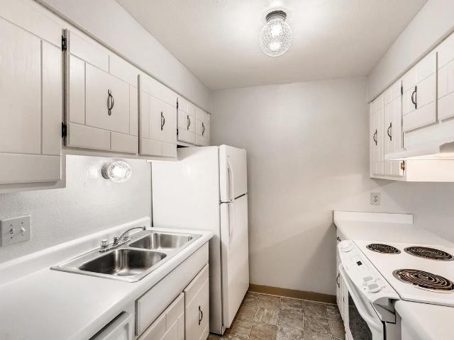Coronado Apartments 1 Bedroom Apartment for Rent at 4977 Moorhead Ave, Boulder, CO 80305 Martin Acres