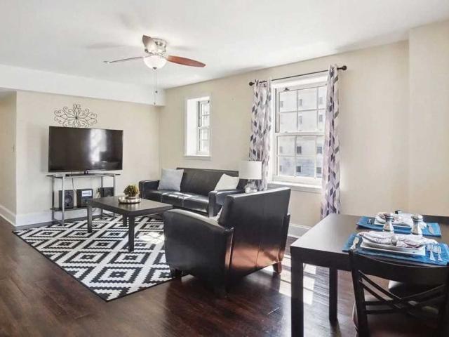 Coronado Lindell East 1 Bedroom Apartment for Rent at 3733 Lindell Blvd, St. Louis, MO 63108 Grand Center