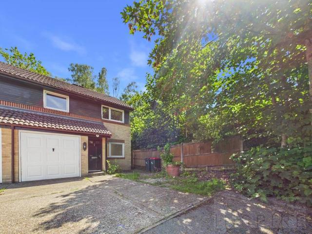 Coronet Close, Crawley RH10, 3 bed end terrace house to rent, £2,000 pcm | PrimeLocation