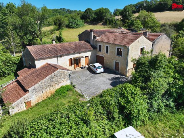 Corp de ferme en pierre 200m² Cuzorn