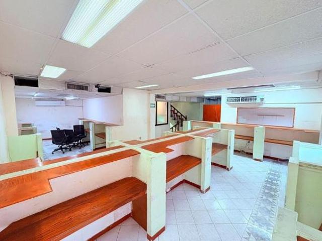 Corporativo en venta en Veracruz en Col. Centro de 3 pisos sobre AV