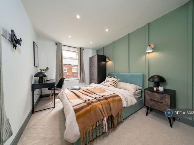 Corporation Road, Manchester, M34 1 bed in a house share to rent £775 pcm £179 pw