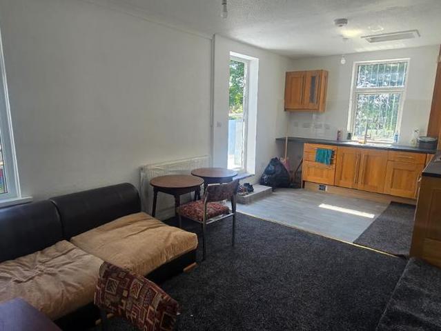 Corporation Road, Cardiff CF11 2 bed apartment to rent £1,150 pcm £265 pw