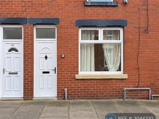 Corporation St, Chorley, PR6 3 bed terraced house to rent £850 pcm £196 pw