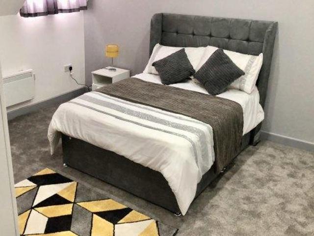 Corporation Street 12 bed flat to rent £7,800 pcm £1,800 pw