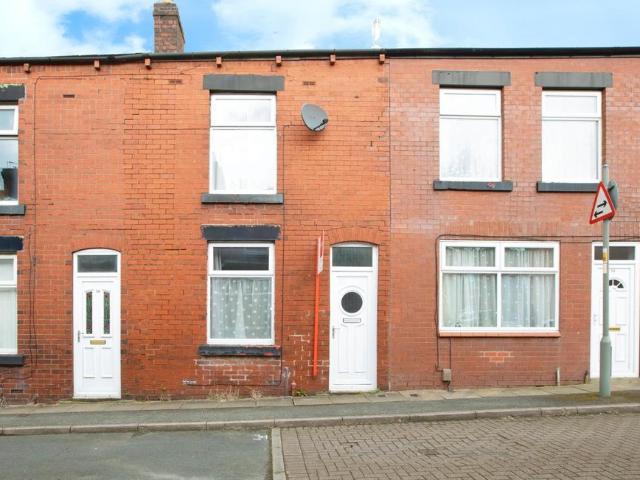 Corporation Street, Chorley, PR6 2 bed house to rent £775 pcm £179 pw