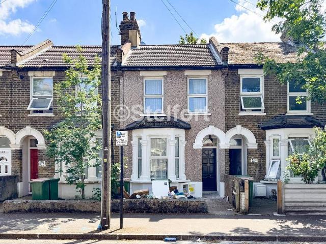 Corporation Street, London, E15 4 bed terraced house to rent £2,850 pcm £658 pw