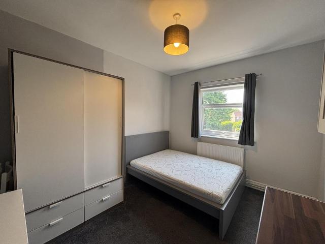 Corporation Street, Stafford, ST16 3LQ 1 bed in a house share to rent £525 pcm £121 pw