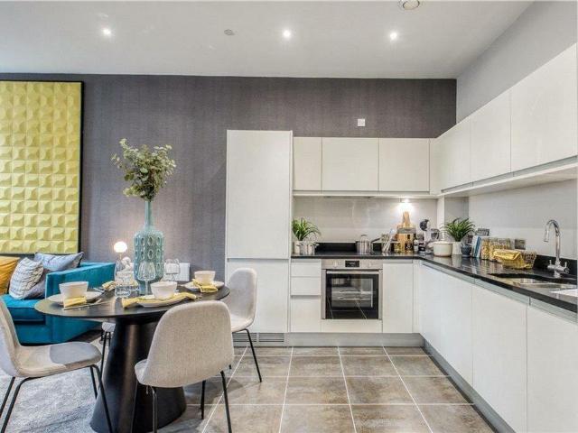 Corporation Street, The Co Operative. 2 bed apartment to rent £1,450 pcm £335 pw