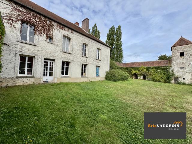 Corps de ferme 500m2 sur 1,7 ha Verdelot