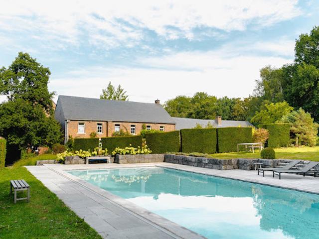 Maison avec piscine et jardin