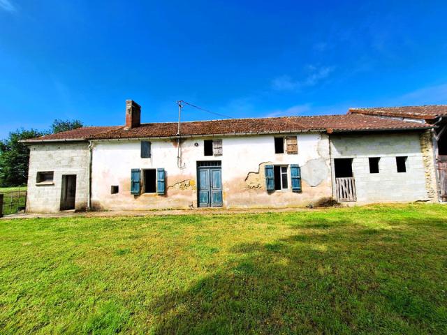 Corps de ferme à aménager avec dépendances et plus de 7 000 m² de terrain Plaisance du Gers