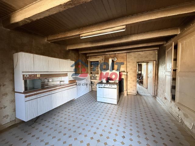Corps de ferme à rénover 107 m2 + 600 m2 dépendances ter