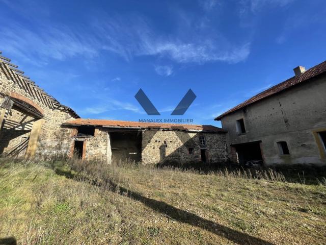 Corps de ferme à rénover 42590