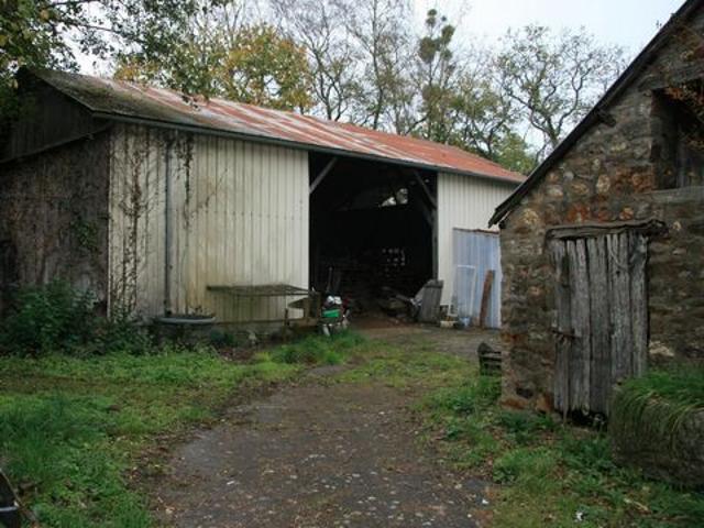 Corps de ferme à rénover à dix minutes de Fougères