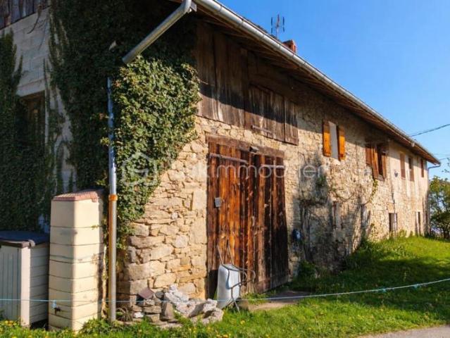 CORPS DE FERME À RÉNOVER – FORT POTENTIEL D’AMÉNAGEMENT – CADRE CALME ET CHAMPÊTRE