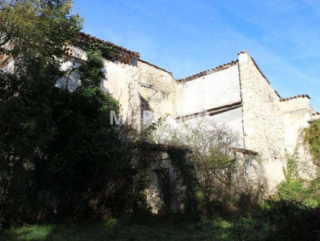 CORPS DE FERME A RESTAURER CESTAYROLS
