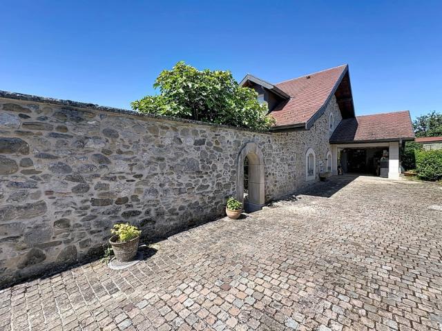 Corps de ferme à vendre 5 pièces CERNEX 74