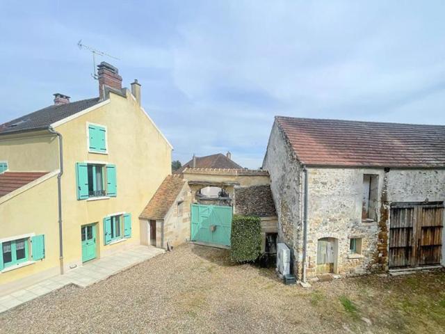 Corps de ferme à vendre sur Frémainville
