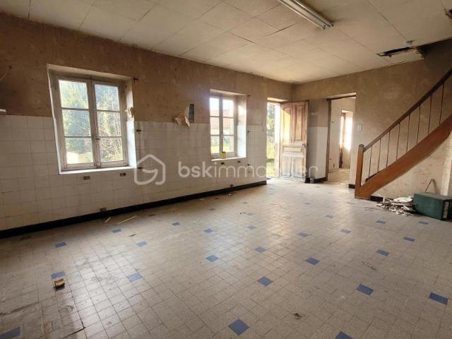 Corps de Ferme avec maison à rénover 184 m² Terrain de 2000m²