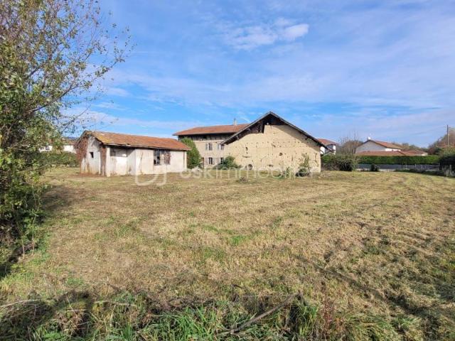 Corps de Ferme avec maison à rénover 184 m² Terrain de 2000m²