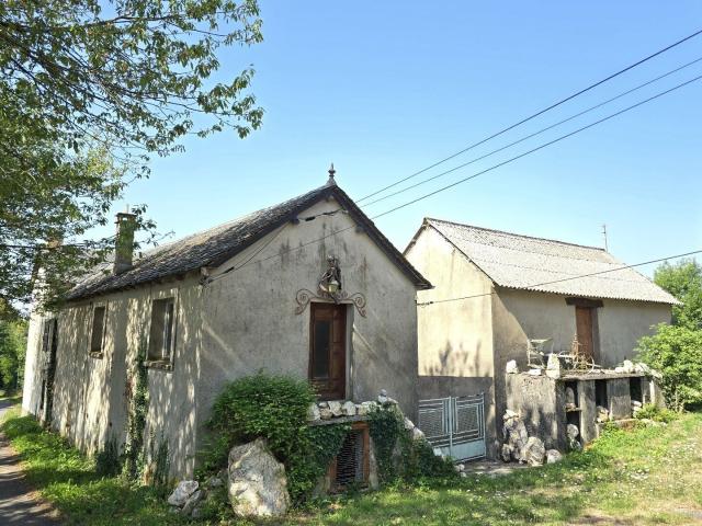 Corps de ferme avec maison, appartement et dépendances Dur. 237m² Durenque