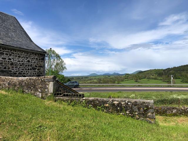 Corps de ferme 776m2 de terrain Saint Pierre Roche