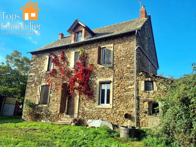 Corps de ferme avec maison en pierre, dépendances et 2,5 ha. 164m² Rieupeyroux