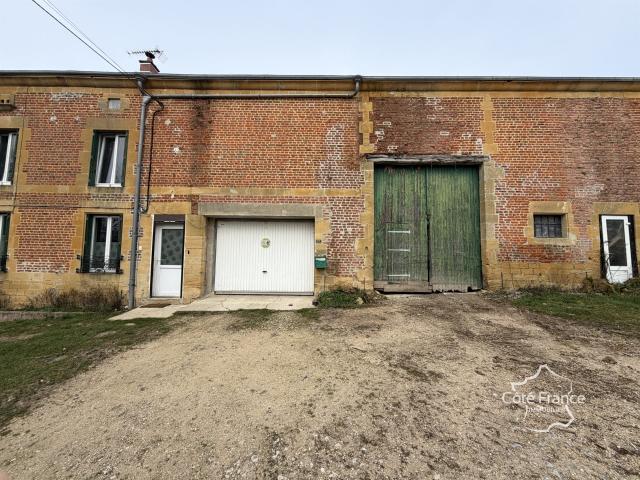 Corps de ferme avec dépendances à Verrières 140m² Verrières