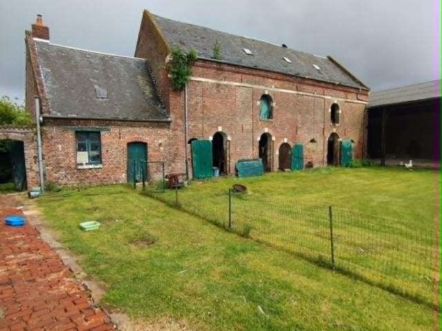 Corps de ferme avec dépendances et fort potentiel Cerisy