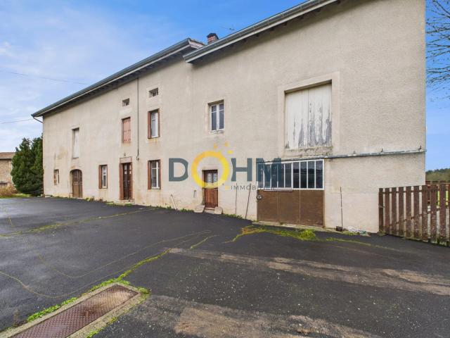 Corps de ferme avec terrain et Dépendances