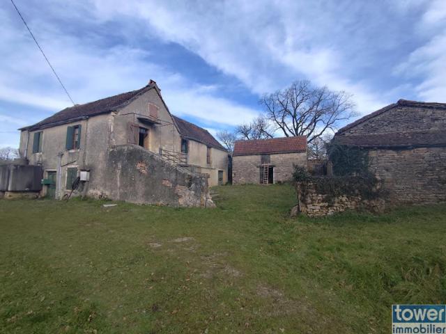 Corps de ferme avec 5000 m2 de terrain