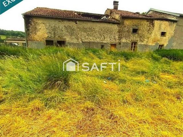 corps de ferme de 1840 a rénover complètement avec un potentielle énorme dans un petit village calme