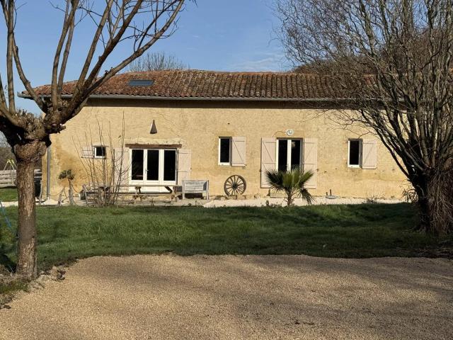 Corps de ferme en U de 1700 369m² Boulogne sur Gesse