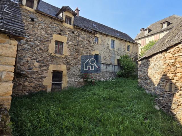 Corps de ferme en bordure du Lot à rénover