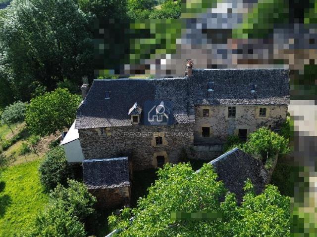 Corps de ferme en bordure du Lot à rénover