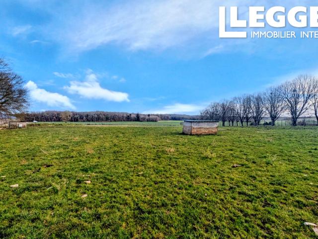 Corps de ferme en pierre isolé avec 8,6 ha – idéal projets équestres ou touristiques 16140
