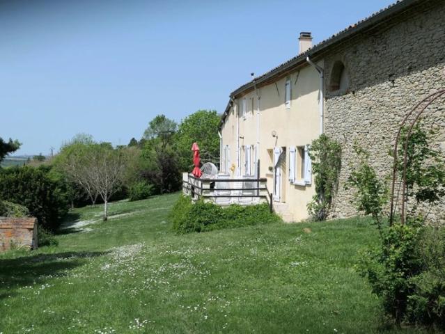 CORPS DE FERME EN PIERRE PISCINE