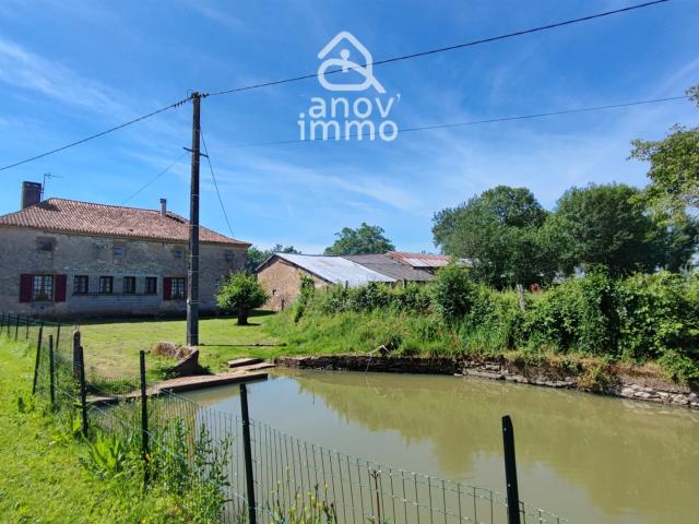 Corps de ferme entièrement rénové, situé dans un hameau isol. 150m² Mauprévoir