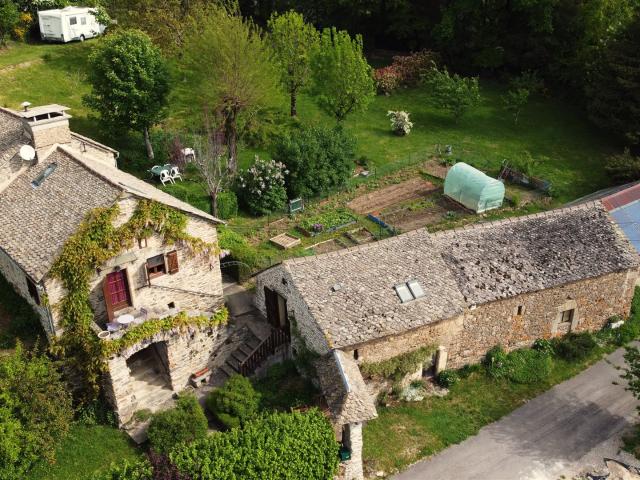 Corps de ferme Lévézou 90m² Laissac