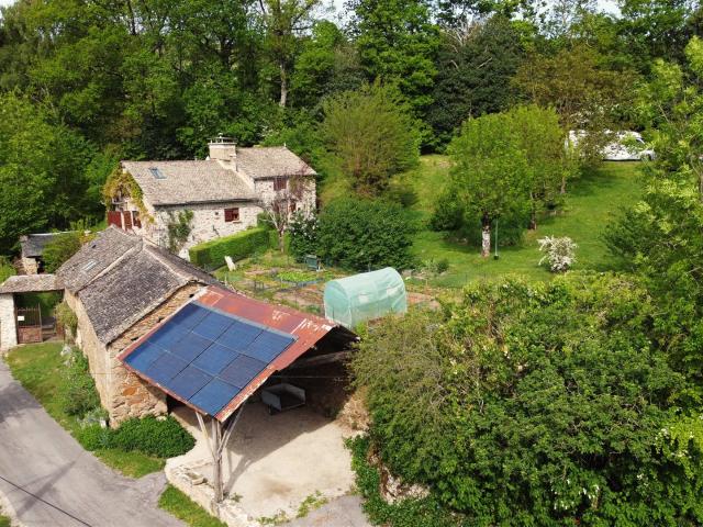 Corps de ferme Lévézou 90m² Laissac