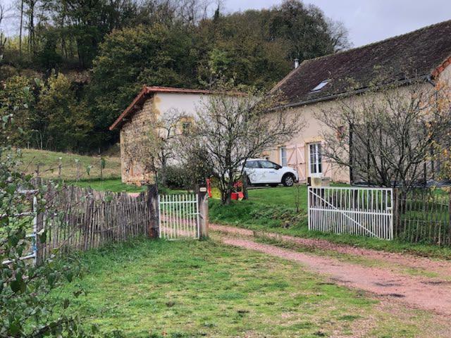 Corps de ferme rénové de 175 m2 habitables et 1,5 ha de terr