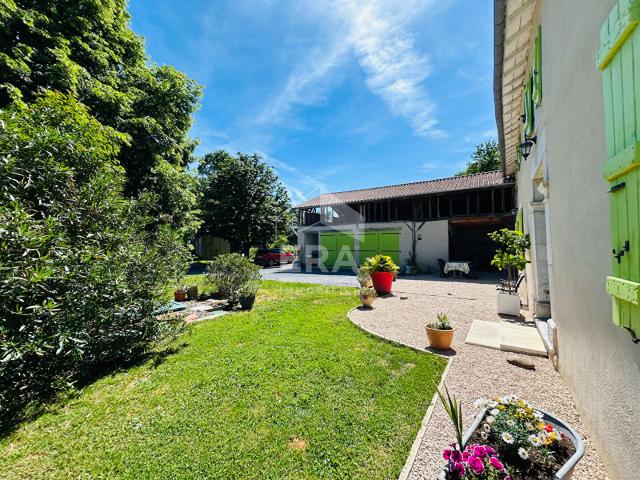 Corps de ferme rénové de 192 m2 à vendre nord de Tarbes