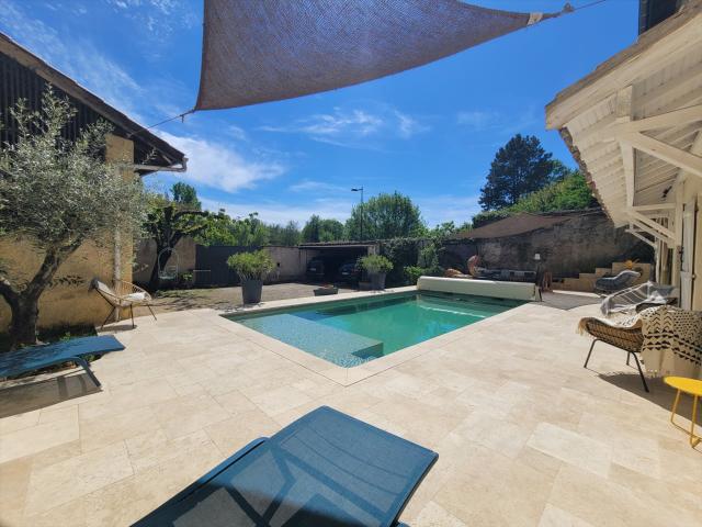 Corps de Ferme rénové T7 220m2 Piscine Terrain 1000m2 220m² Massieux