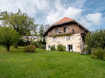 Corps de ferme réhabilité à Charvonnex avec terrain constructible