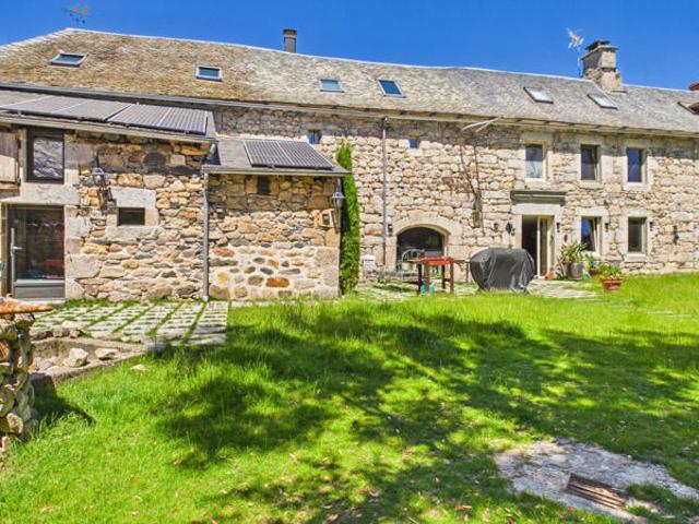 Corps de ferme restauré Idéal gîtes ou grande famille Proche Laguiole