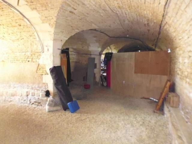 Corps de ferme semi autonome de 1027m² de bâtiments sur un terrain de 2.8 hectares