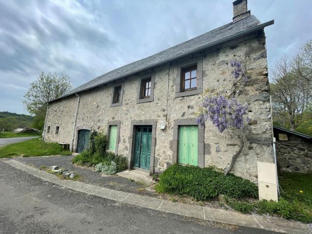 CORPS DE FERME SUR LA COMMUNE DE TREMOUILLE