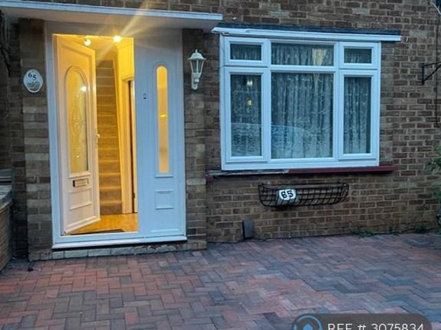 Corran Way, South Ockendon, RM15 2 bed terraced house to rent £1,550 pcm £358 pw