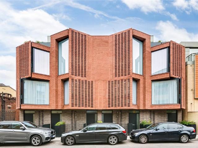 Corsica Street, London, N5 3 bed penthouse to rent £6,850 pcm £1,581 pw